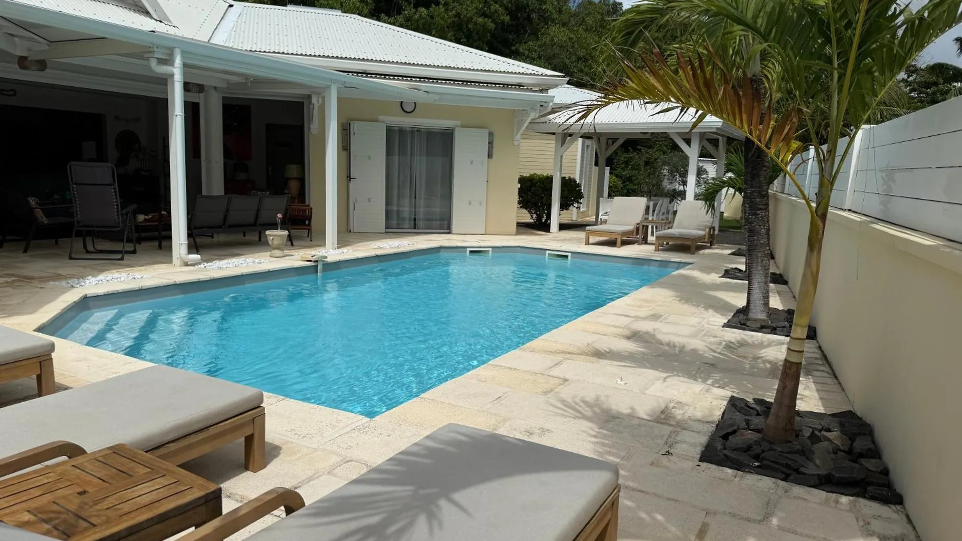 Contactos de Naia Piscine Acces Lagon Et Plage